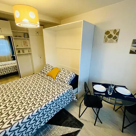 R&m Apartment *